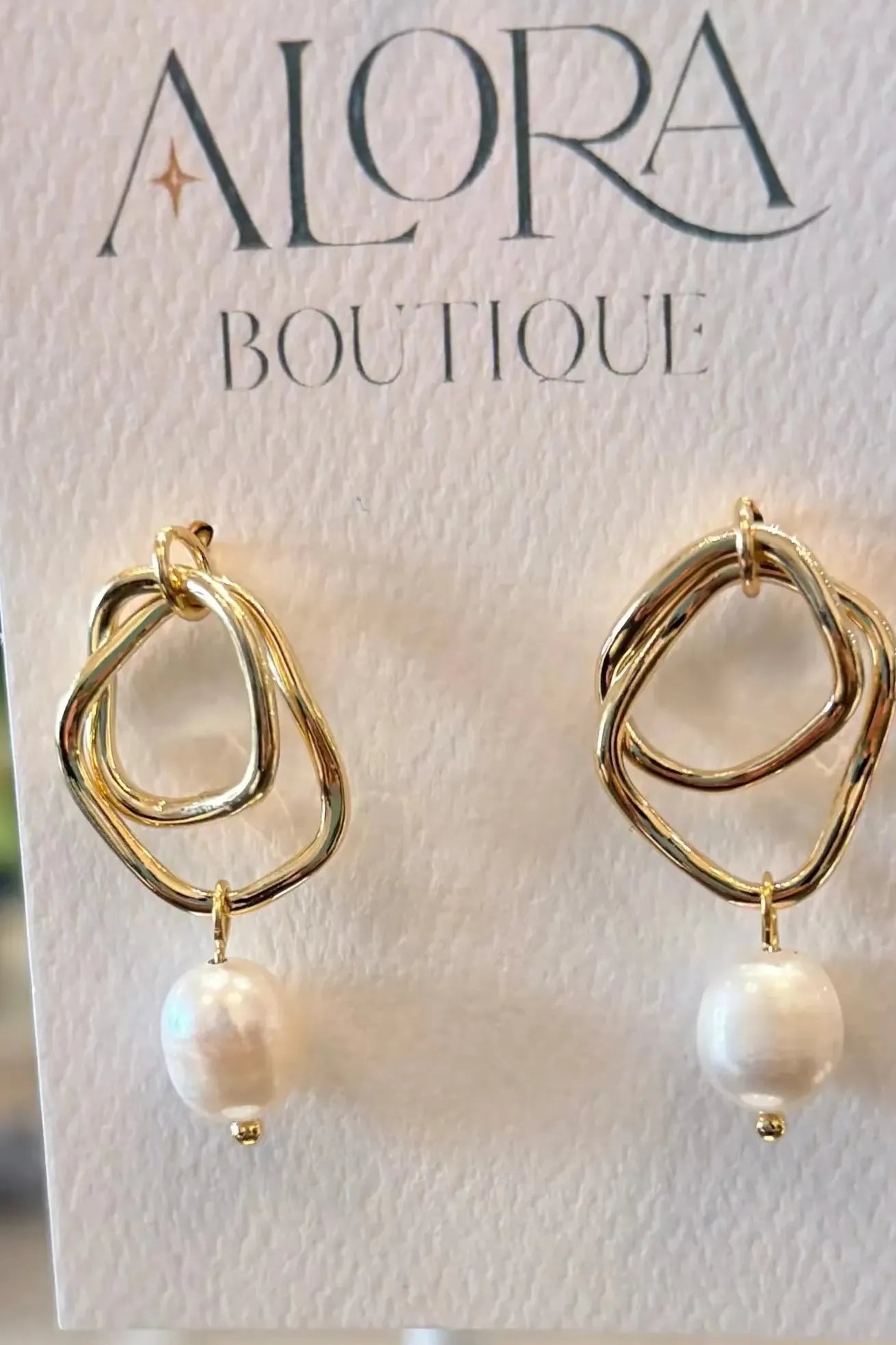Gold Swirl Pearl Earring